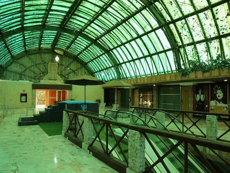 Hotel Arts Party Central Hostel Cancun