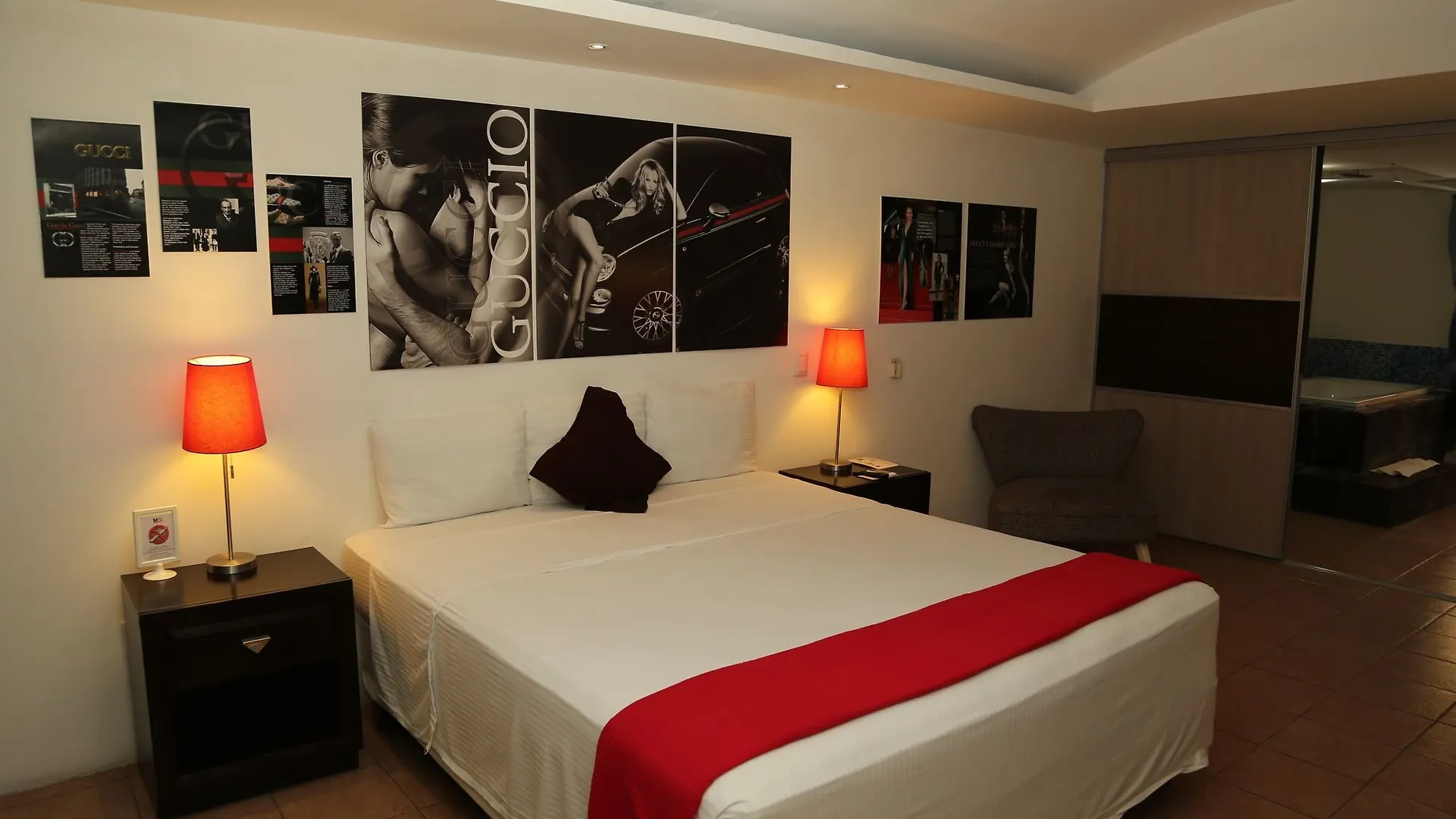 Arts Party Central Hostel Cancun